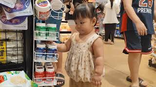 Linh Linh Excitedly Picks Her Favorite Items