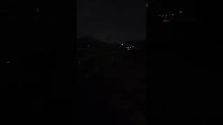 夜明(ヨア)け前(まえ) の　山(やま) と　川(かわ)、そして、橋(はし)❣️