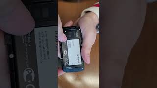 Alcatel Go Flip 3 - SIMカードの挿入方法