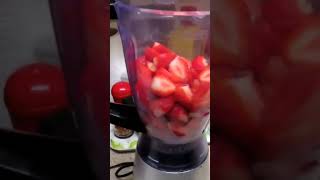 strawberryjuice🤤🤤🤤. #shorts #short #fruitjuice #strawberryjuice #trendingshorts #shortvideo