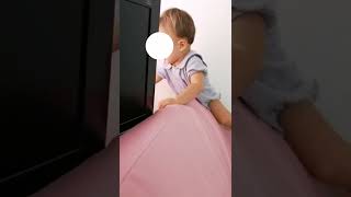 ぬいぐるみにちゅーする1歳児🧸